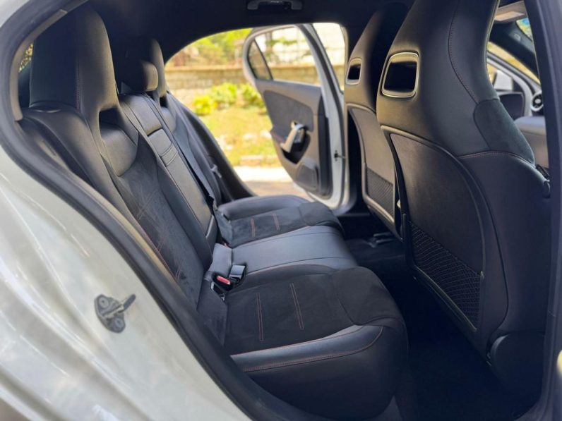 
								Mercedesbenz A180 full									