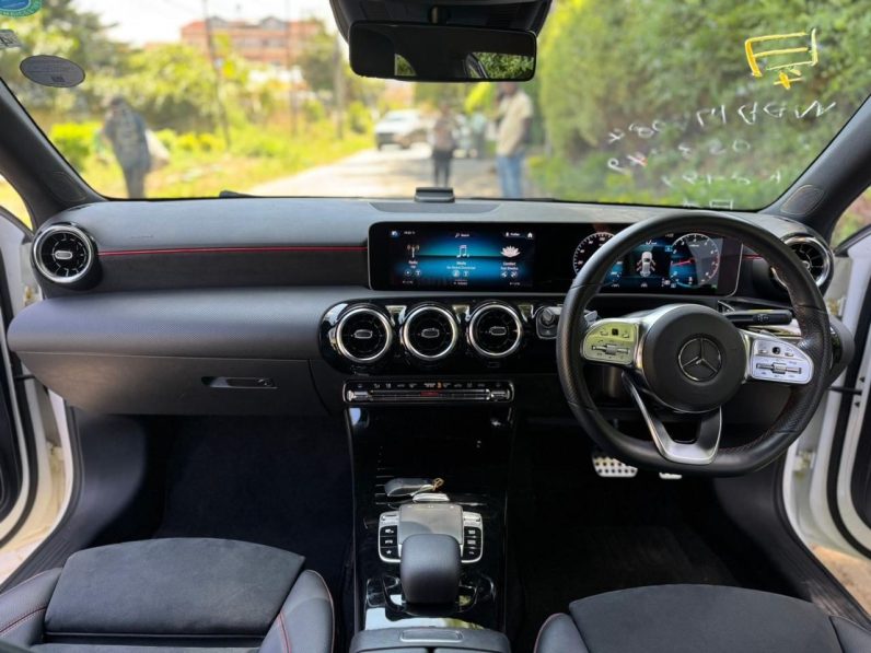 
								Mercedesbenz A180 full									