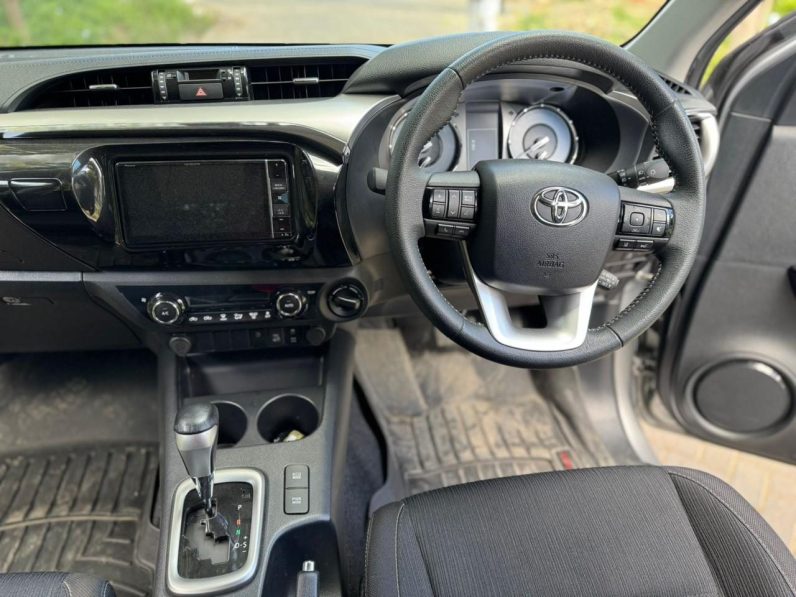 
								Toyota Hilux full									