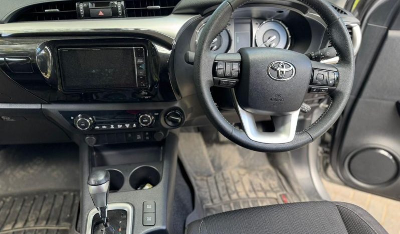 
								Toyota Hilux full									