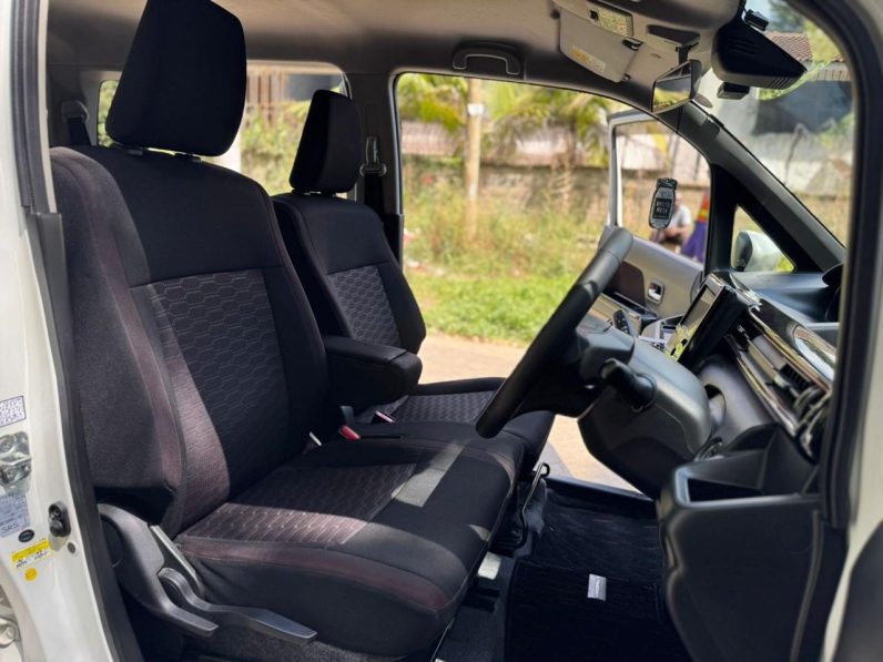 
								Suzuki Wagon R StingRay full									