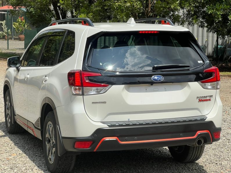 
								Subaru Forester X-Break full									