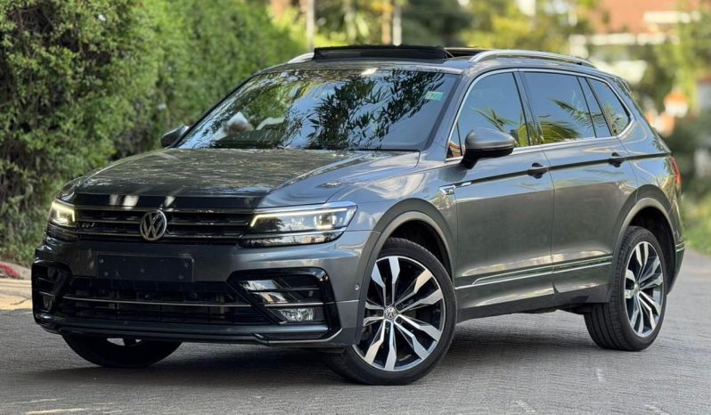 
								Volkswagen Tiguan R-Line full									
