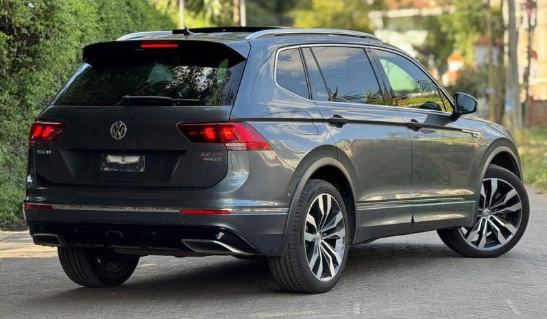 
								Volkswagen Tiguan R-Line full									