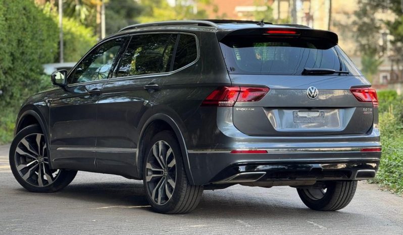 
								Volkswagen Tiguan R-Line full									