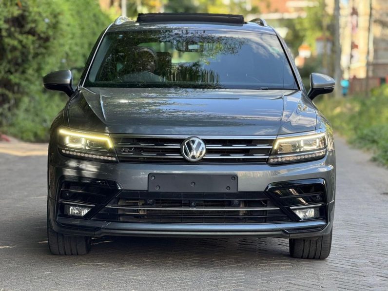 
								Volkswagen Tiguan R-Line full									