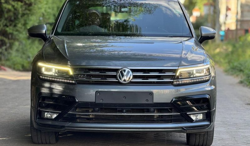 
								Volkswagen Tiguan R-Line full									