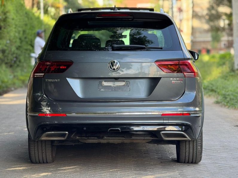 
								Volkswagen Tiguan R-Line full									