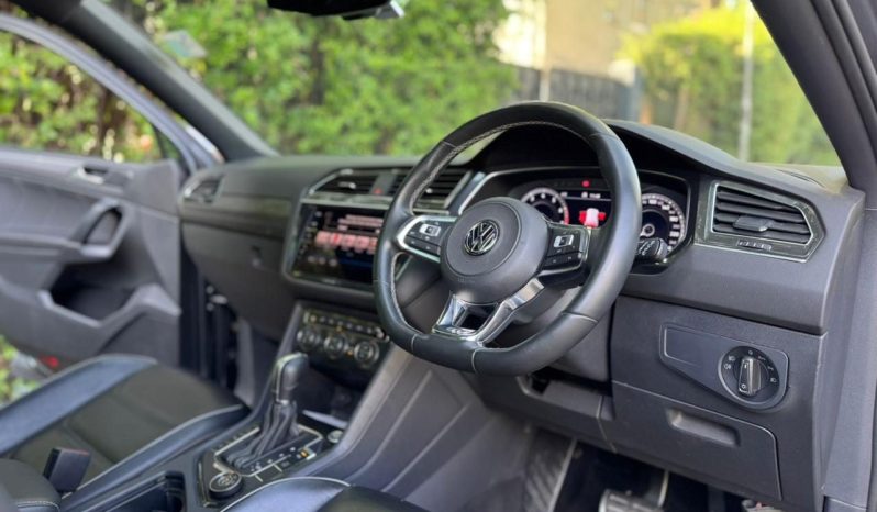 
								Volkswagen Tiguan R-Line full									