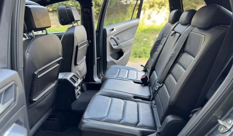 
								Volkswagen Tiguan R-Line full									