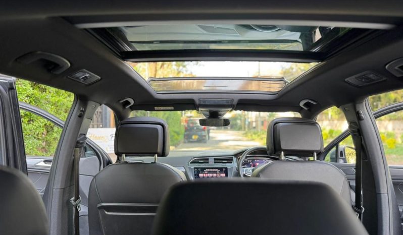 
								Volkswagen Tiguan R-Line full									