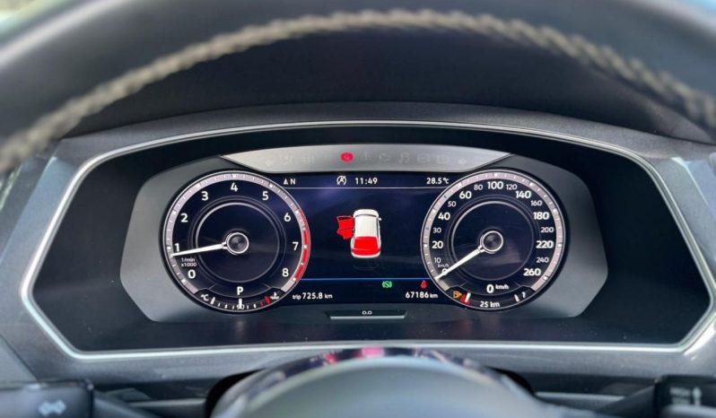 
								Volkswagen Tiguan R-Line full									