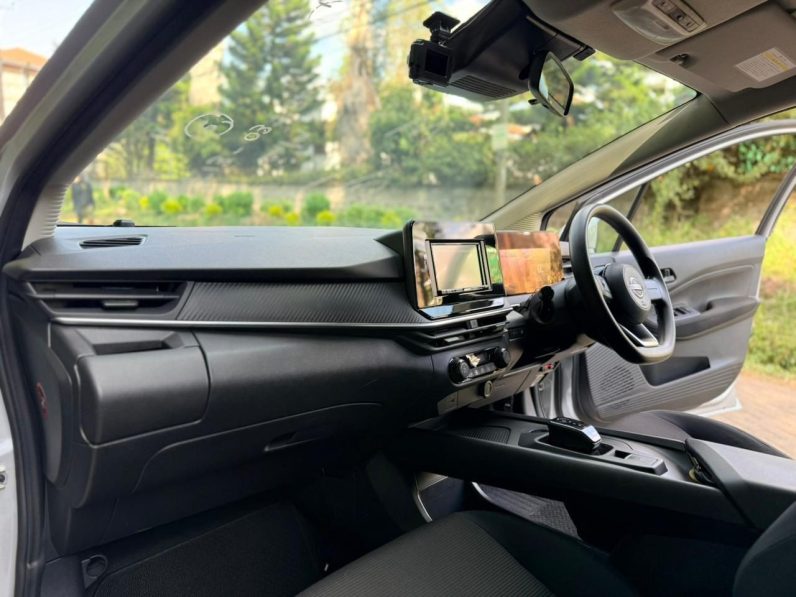 
								Nissan Note E-Power full									