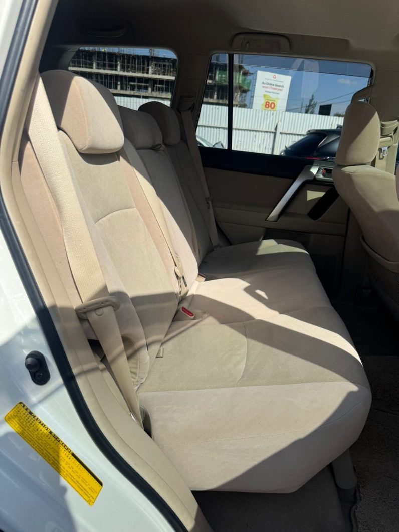 
								Toyota LandCruiser Prado TX full									