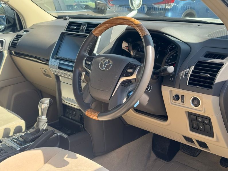
								Toyota LandCruiser Prado TX full									