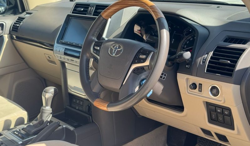 
								Toyota LandCruiser Prado TX full									