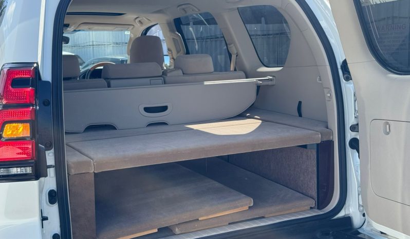 
								Toyota LandCruiser Prado TX full									