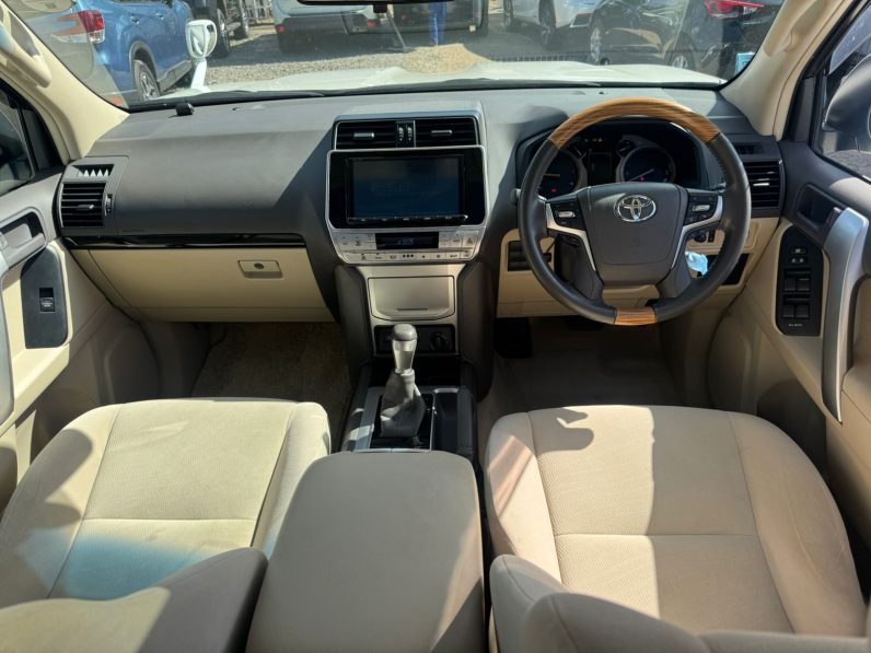 
								Toyota LandCruiser Prado TX full									