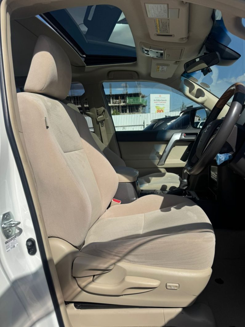 
								Toyota LandCruiser Prado TX full									