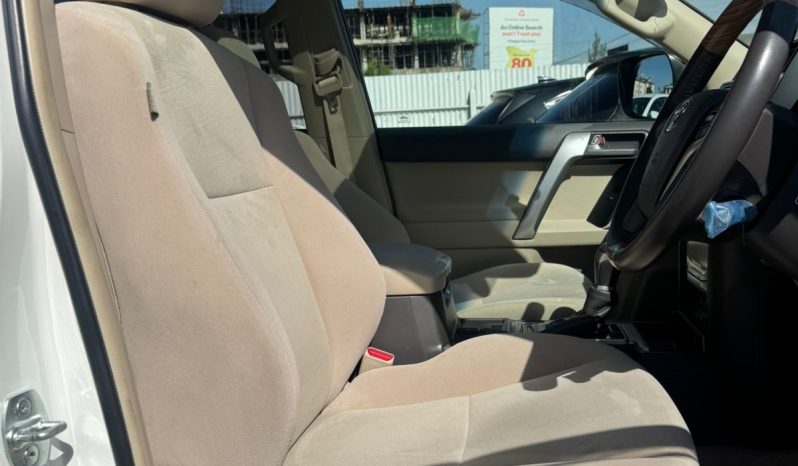 
								Toyota LandCruiser Prado TX full									