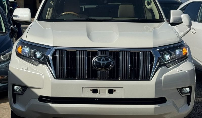
								Toyota LandCruiser Prado TX full									
