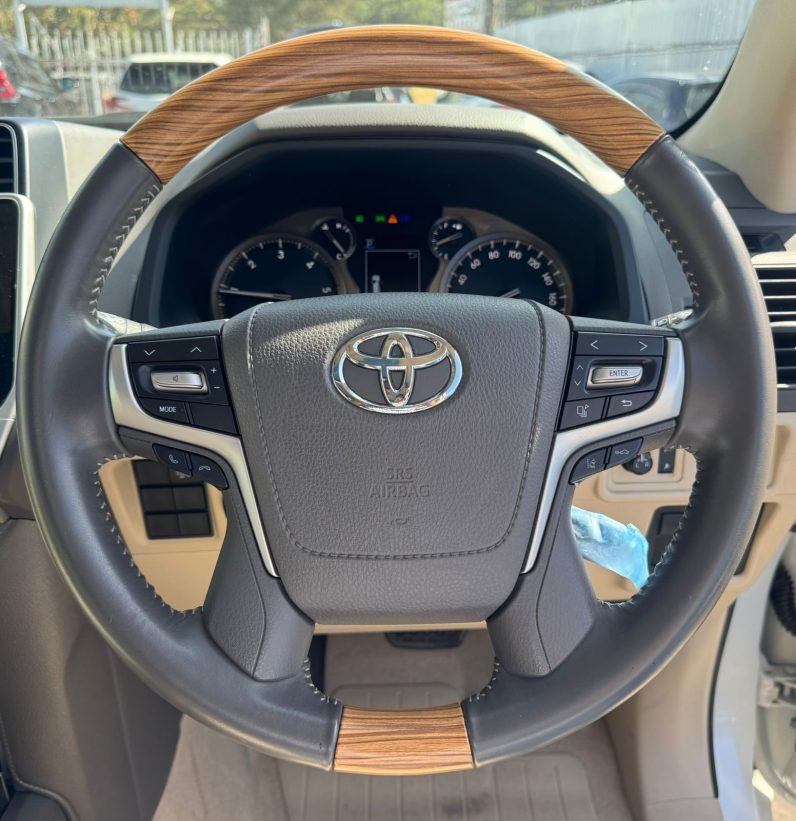 
								Toyota LandCruiser Prado TX full									