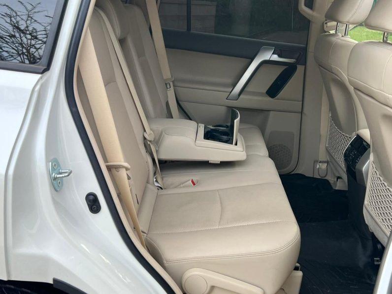 
								Toyota LandCruiser Prado TXL full									