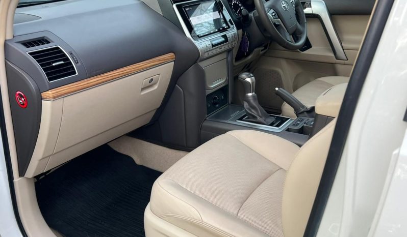 
								Toyota LandCruiser Prado TXL full									