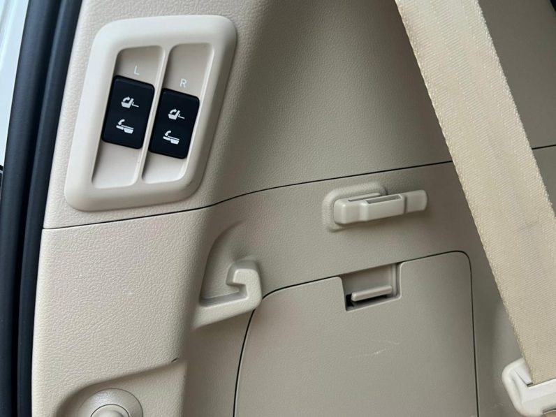 
								Toyota LandCruiser Prado TXL full									