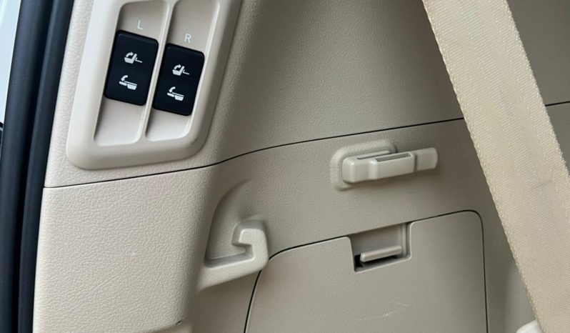 
								Toyota LandCruiser Prado TXL full									