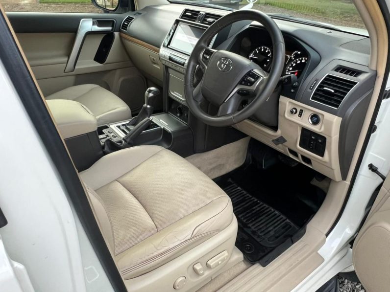 
								Toyota LandCruiser Prado TXL full									