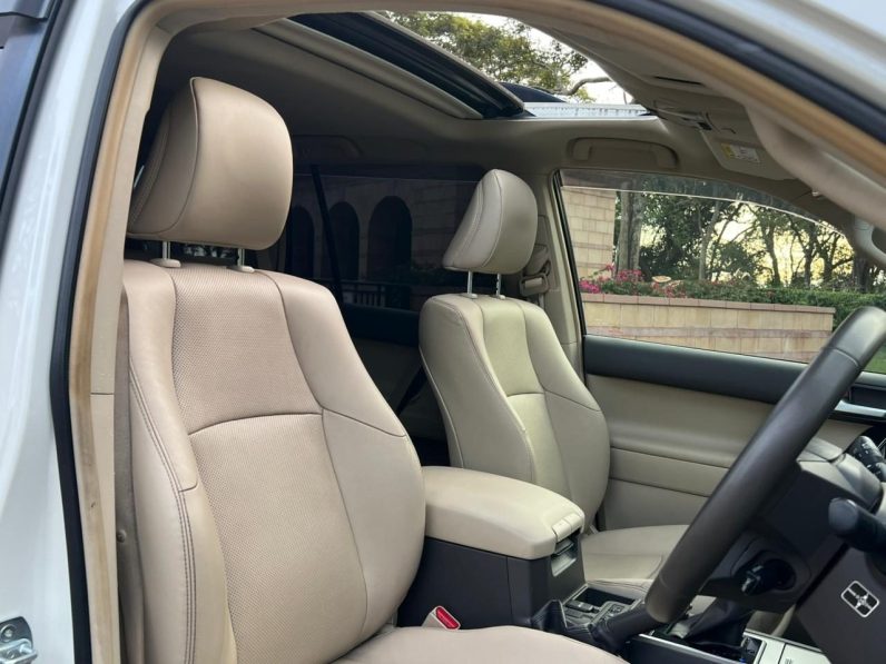 
								Toyota LandCruiser Prado TXL full									