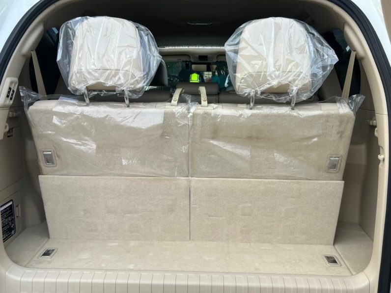 
								Toyota LandCruiser Prado TXL full									