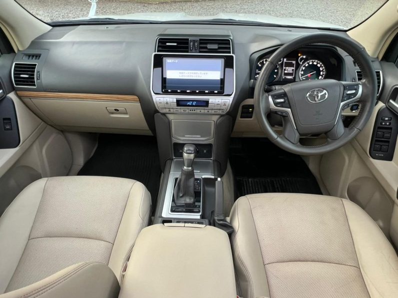 
								Toyota LandCruiser Prado TXL full									