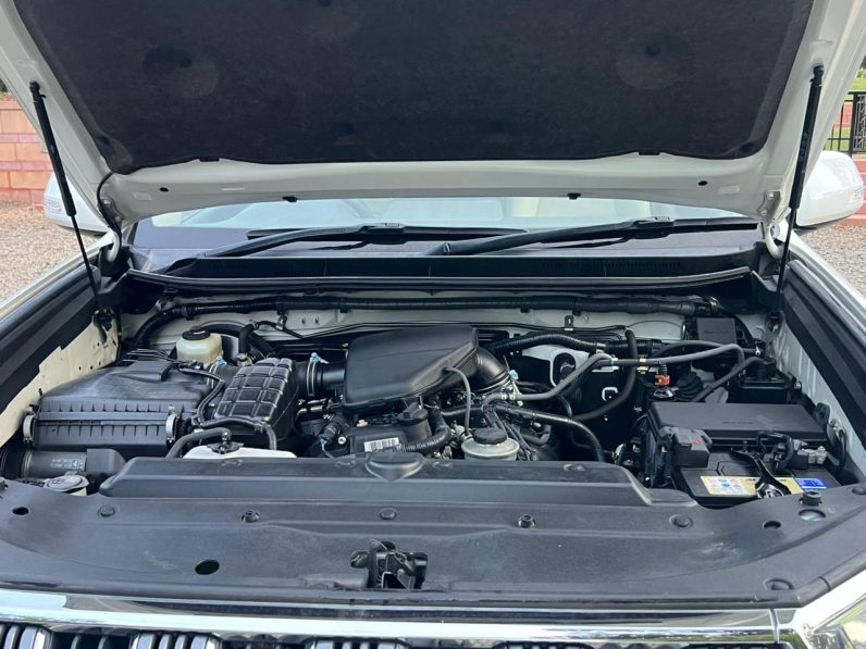 
								Toyota LandCruiser Prado TXL full									