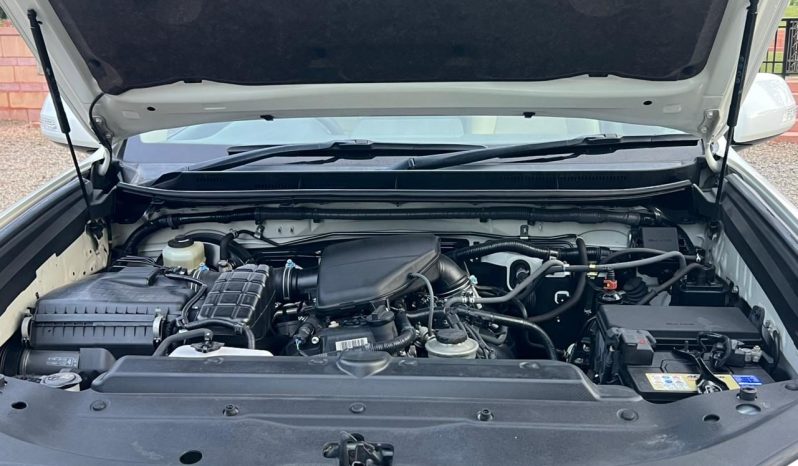 
								Toyota LandCruiser Prado TXL full									