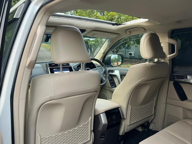 
								Toyota LandCruiser Prado TXL full									