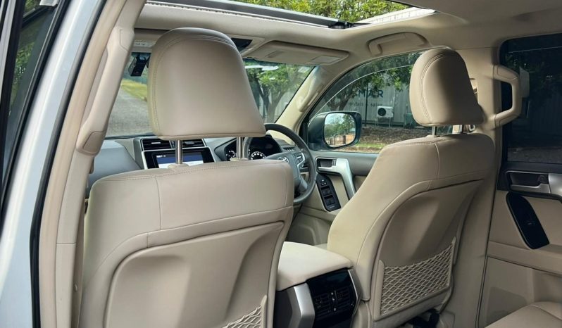 
								Toyota LandCruiser Prado TXL full									