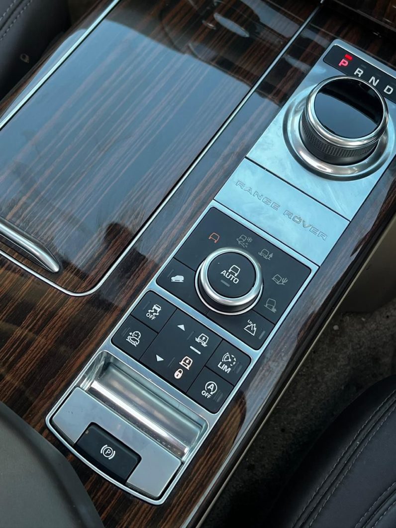 
								Range Rover Vogue full									