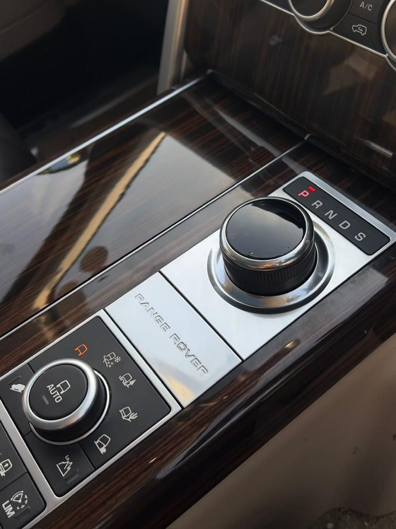 
								Range Rover Vogue full									