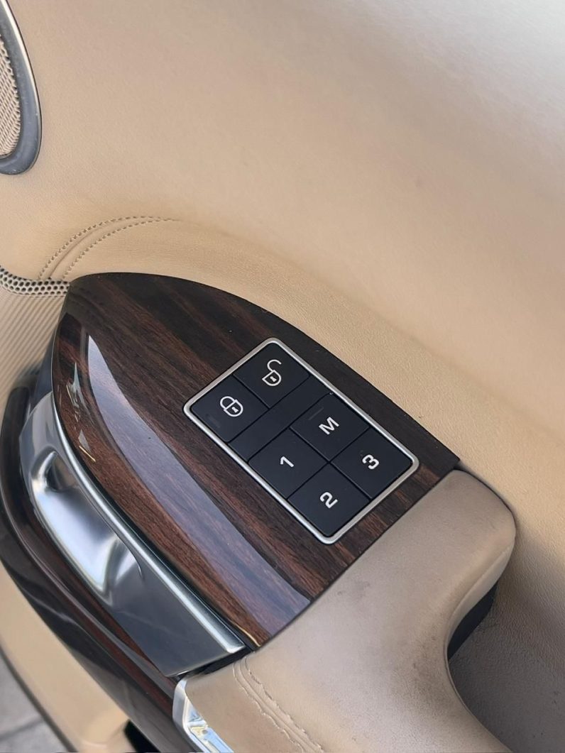 
								Range Rover Vogue full									