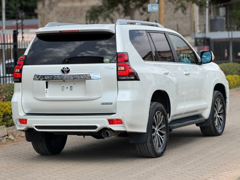 
								Toyota LandCruiser Prado TXL full									