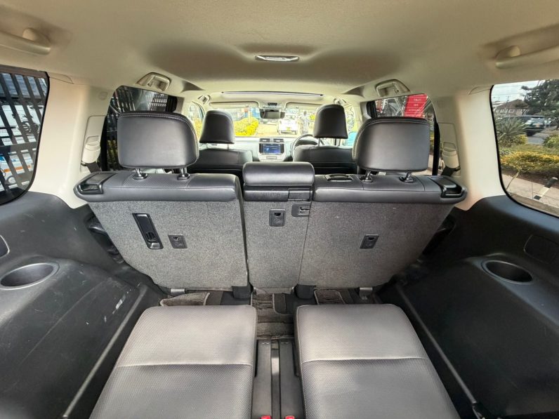 
								Toyota LandCruiser Prado TXL full									