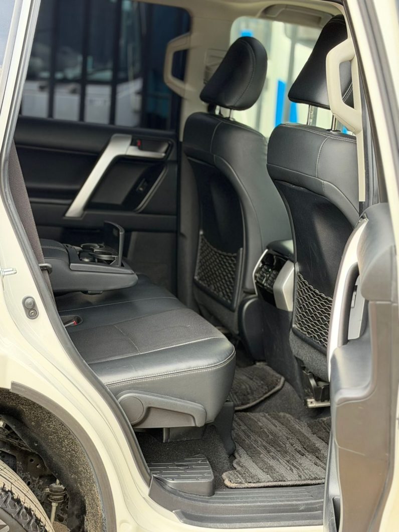 
								Toyota LandCruiser Prado TXL full									