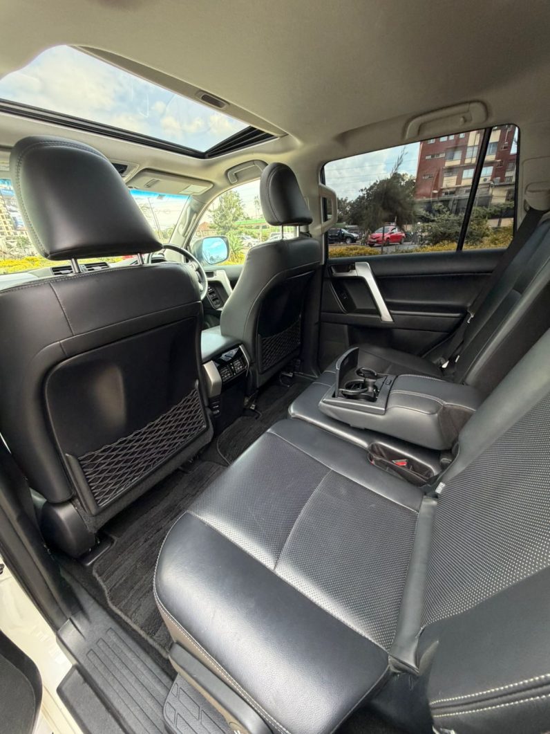 
								Toyota LandCruiser Prado TXL full									