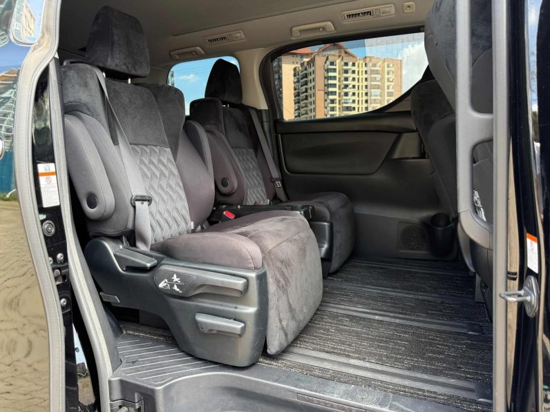 
								Toyota Vellfire full									