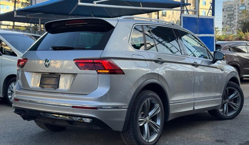 
								Volkswagen Tiguan R-Line full									