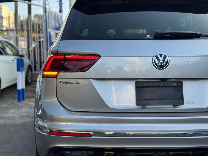 
								Volkswagen Tiguan R-Line full									