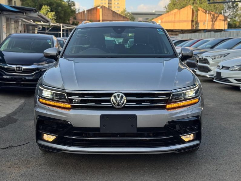 
								Volkswagen Tiguan R-Line full									