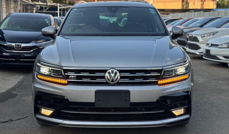 
								Volkswagen Tiguan R-Line full									
